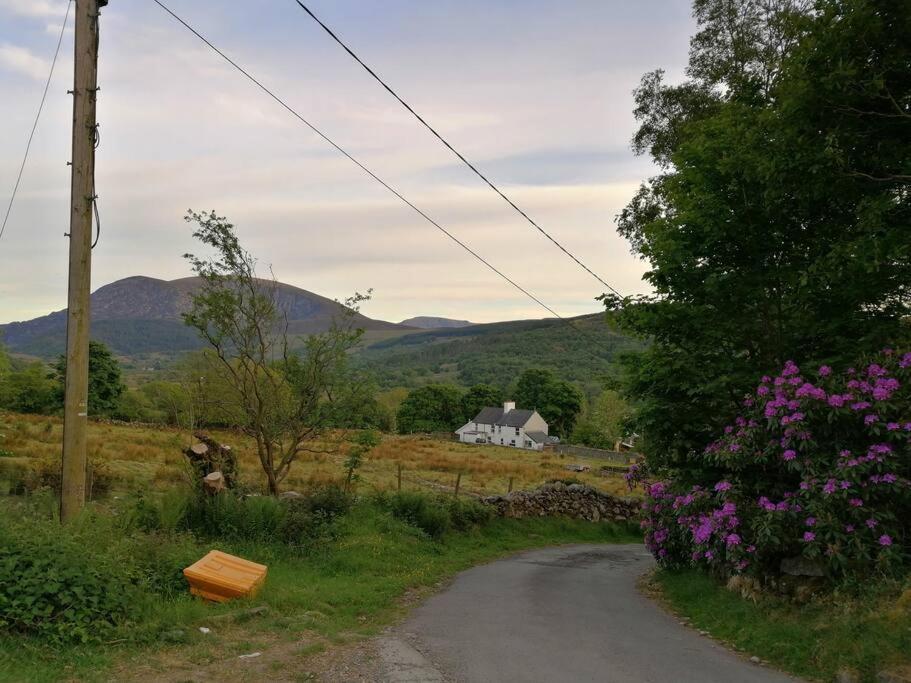 Lovely Stone Village In Snowdonia * Waenfawr